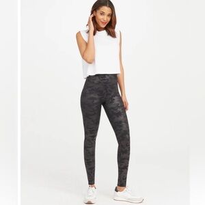 SPANX Faux Leather Camo Matte Black Size Small Full length